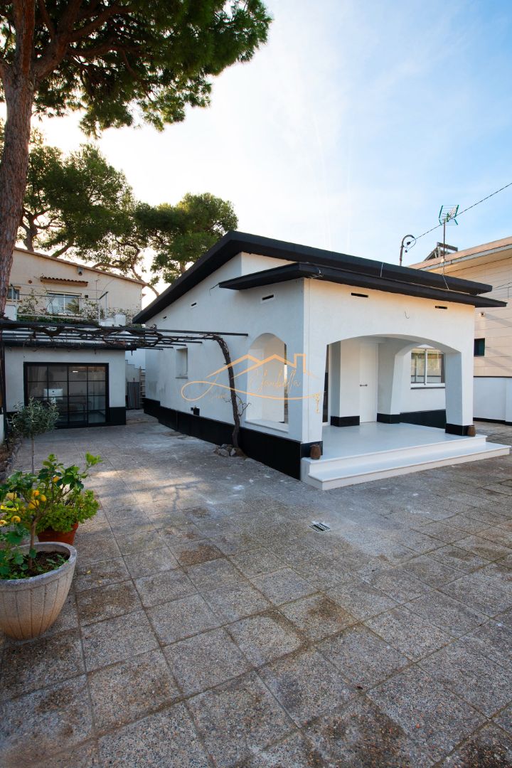 Exterior view of House or chalet for sale in Castelldefels  with Air Conditioner, Parquet flooring and Terrace
