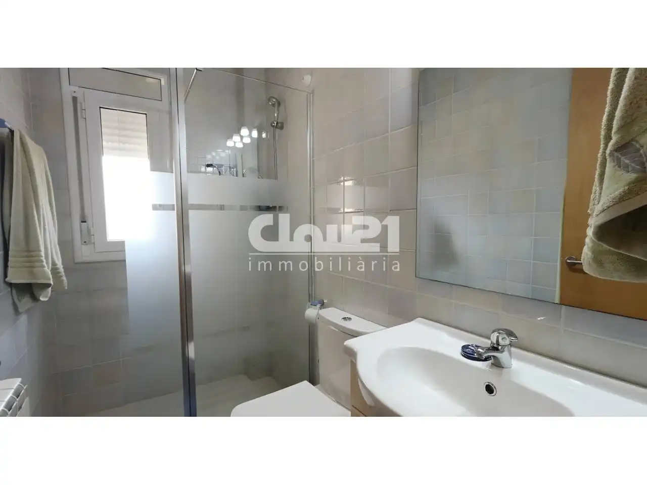 Bathroom of Duplexes for sale in Gironella  with Air Conditioner, Heating and Parquet flooring