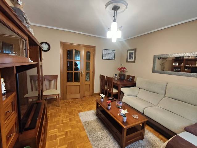 Piso en Venta en Calle Ribagorza en Llano