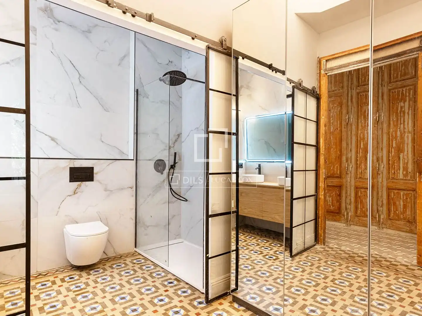 Bathroom of Flat for sale in Barcelona  with Air Conditioner, Private garden and Terrace