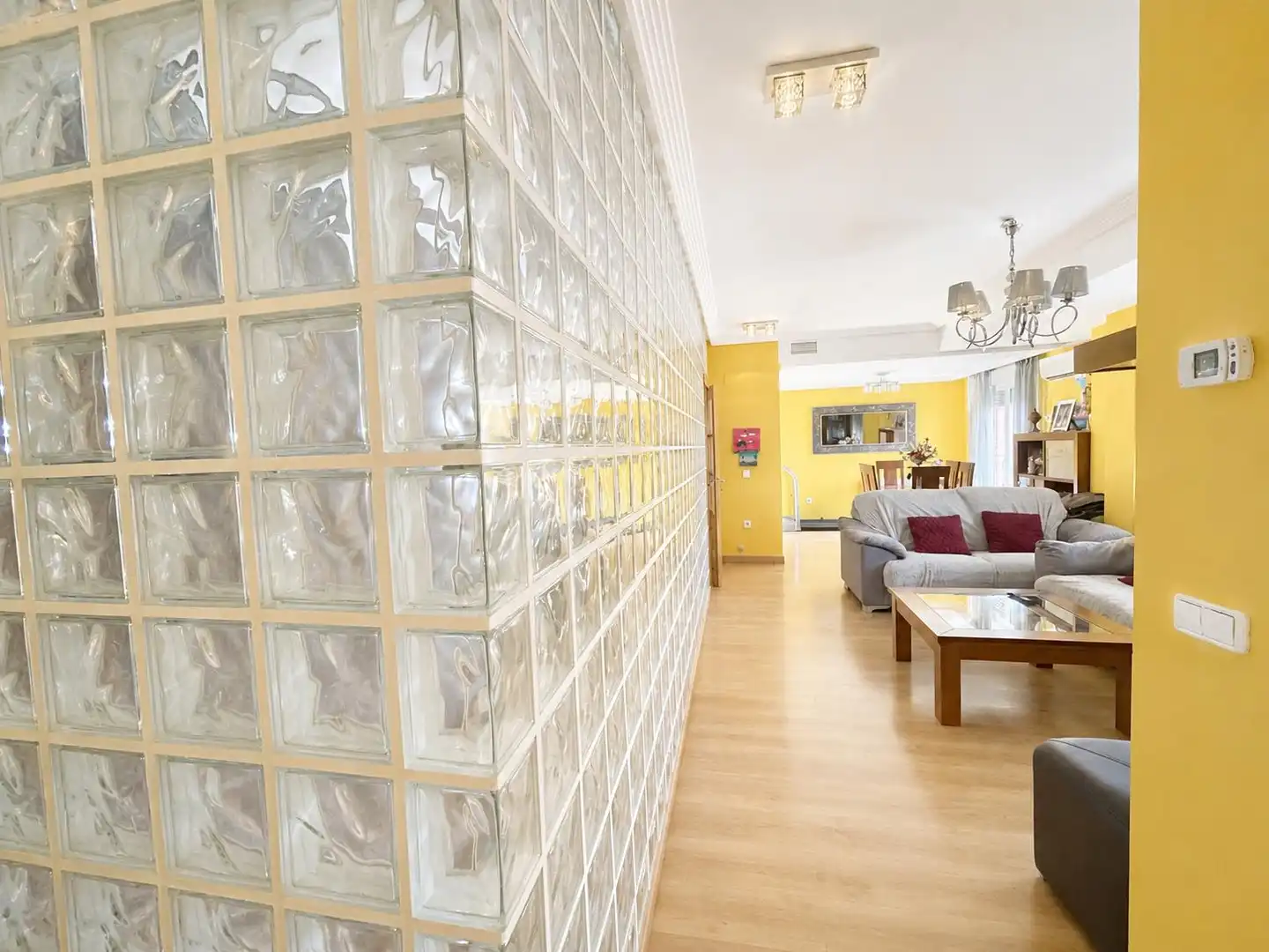 Sala de estar de Casa adosada en venta en Poblete con Aire acondicionado, Calefacción y Jardín privado