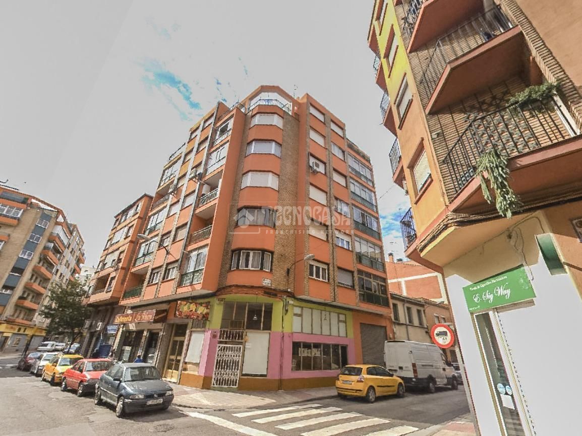 Exterior view of Flat for sale in  Zaragoza Capital  with Storage room