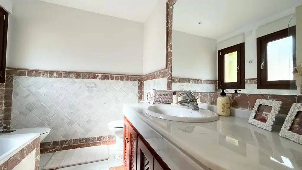 Bathroom of Ground floor for rent in Marbella  with Air Conditioner, Private garden and Terrace