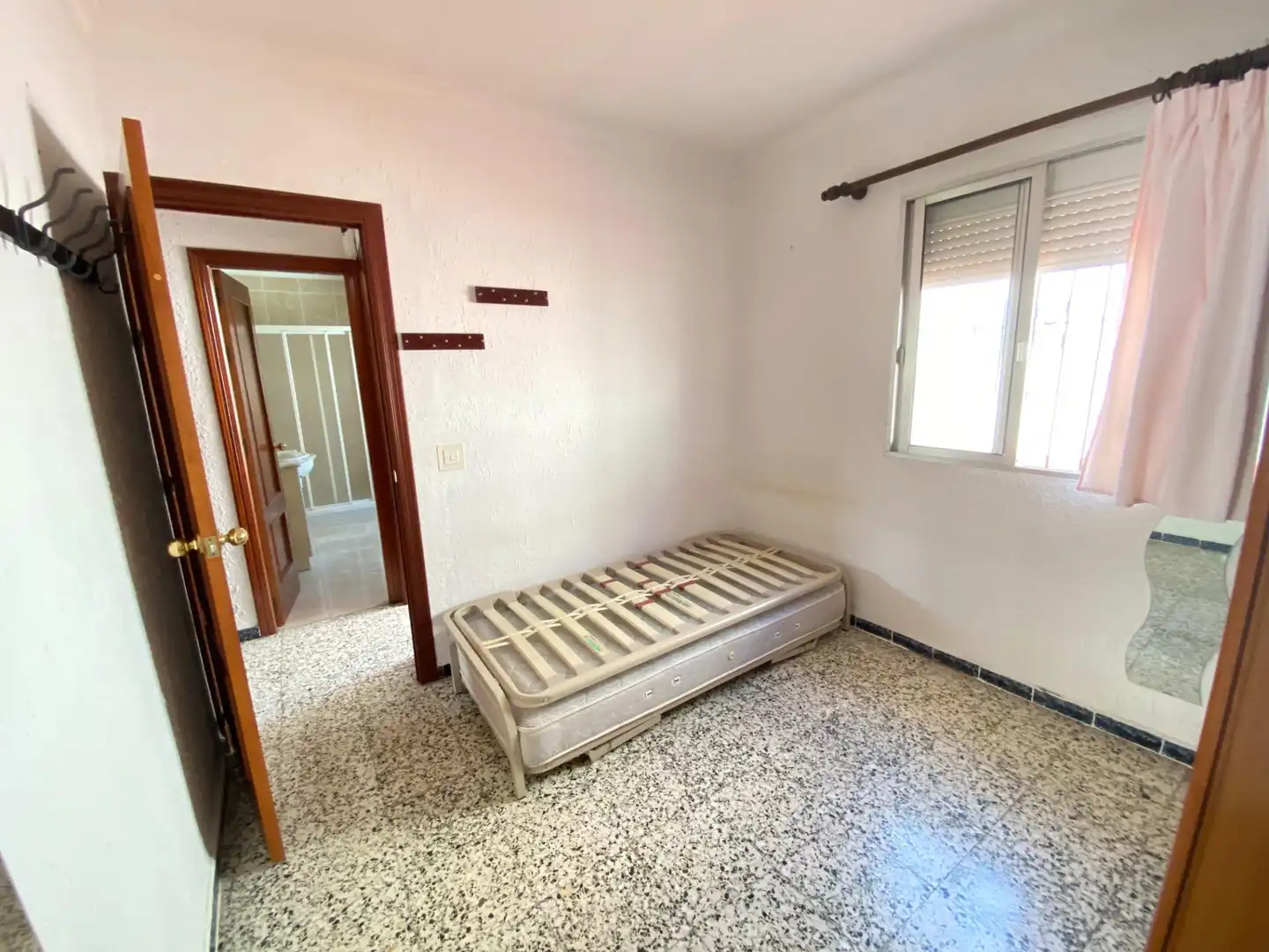 Dormitori de Casa adosada en venda en Camas amb Aire condicionat, Terrassa i Balcó
