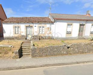 Vista exterior de Casa o xalet en venda en Ribeira amb Jardí privat