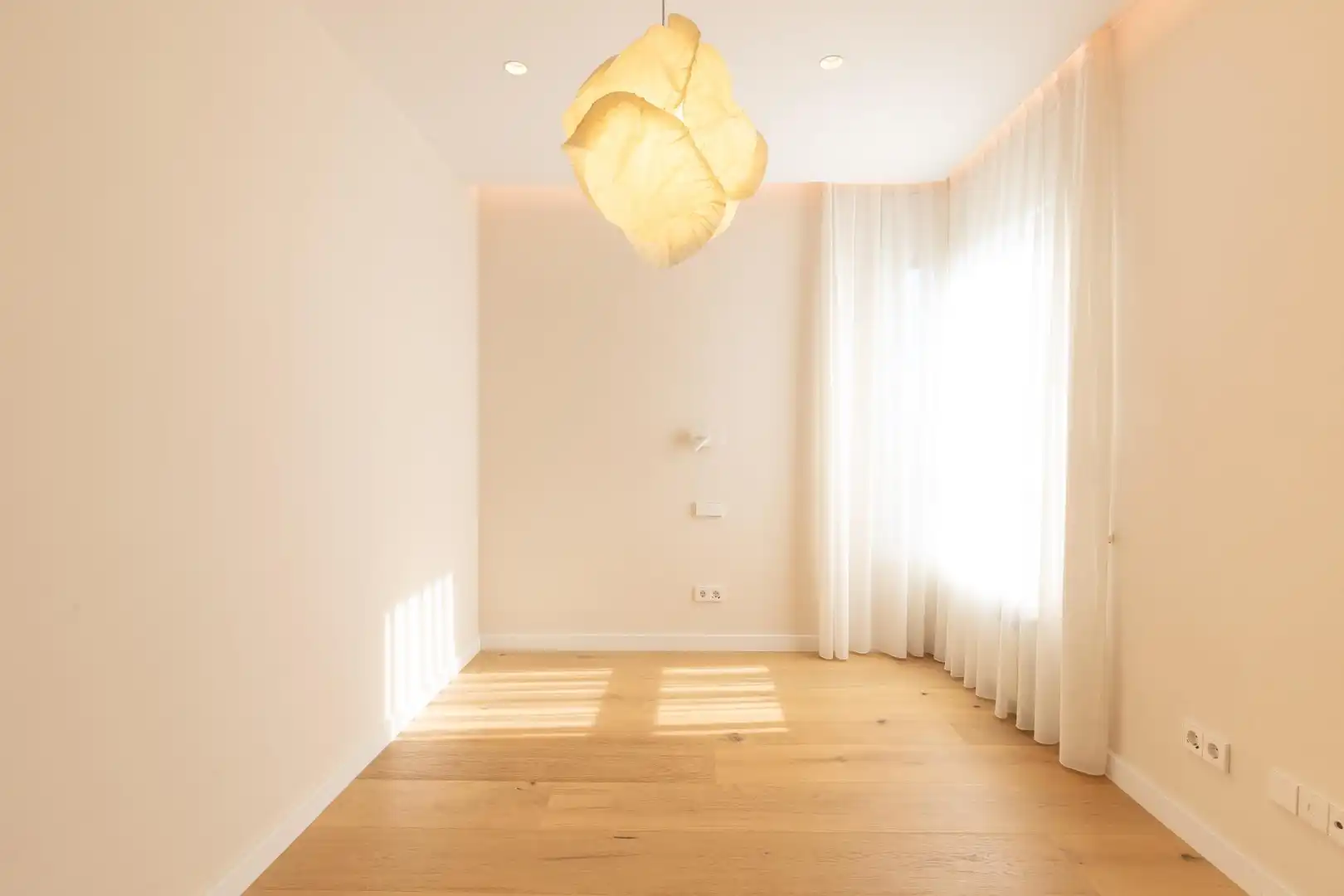 Schlafzimmer von Dachboden zum Verkauf in Sabadell mit Klimaanlage, Heizung und Parkett