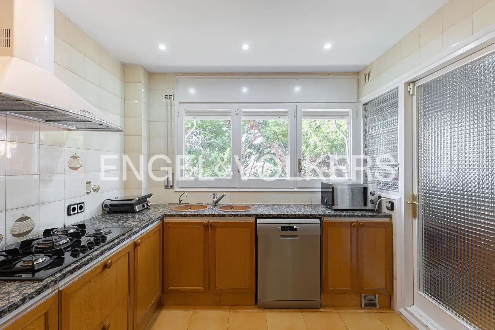Cocina de Casa o chalet en venta en Sant Just Desvern con Aire acondicionado, Calefacción y Jardín privado