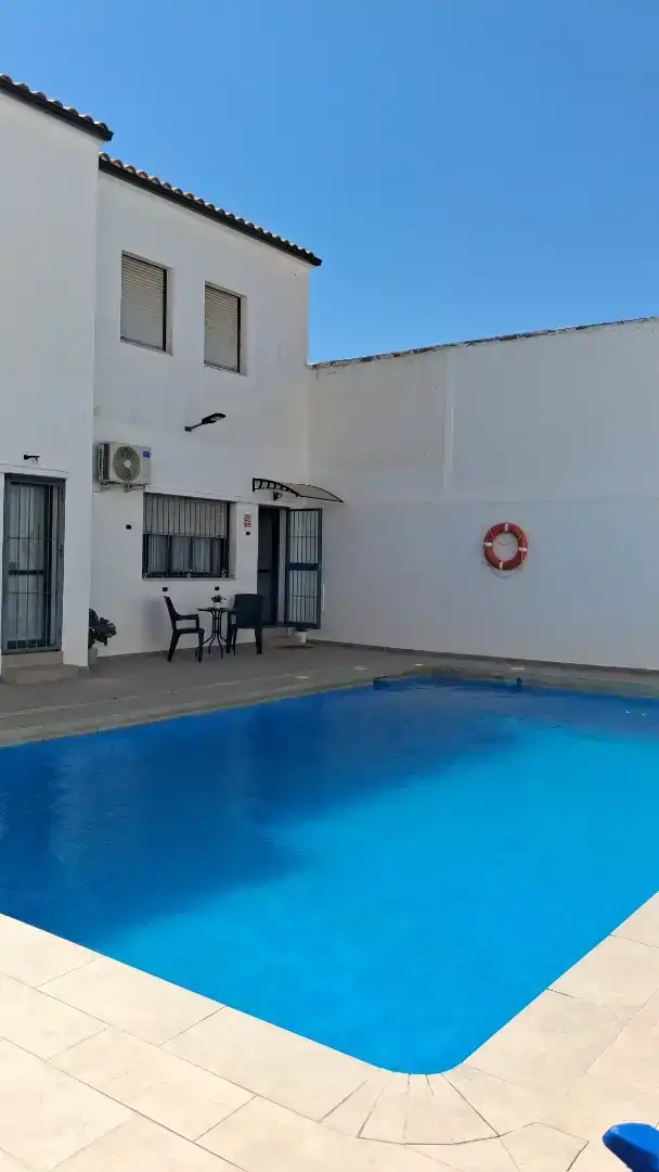 Piscina de Casa adosada en venda en Fuente de Piedra amb Aire condicionat i Balcó