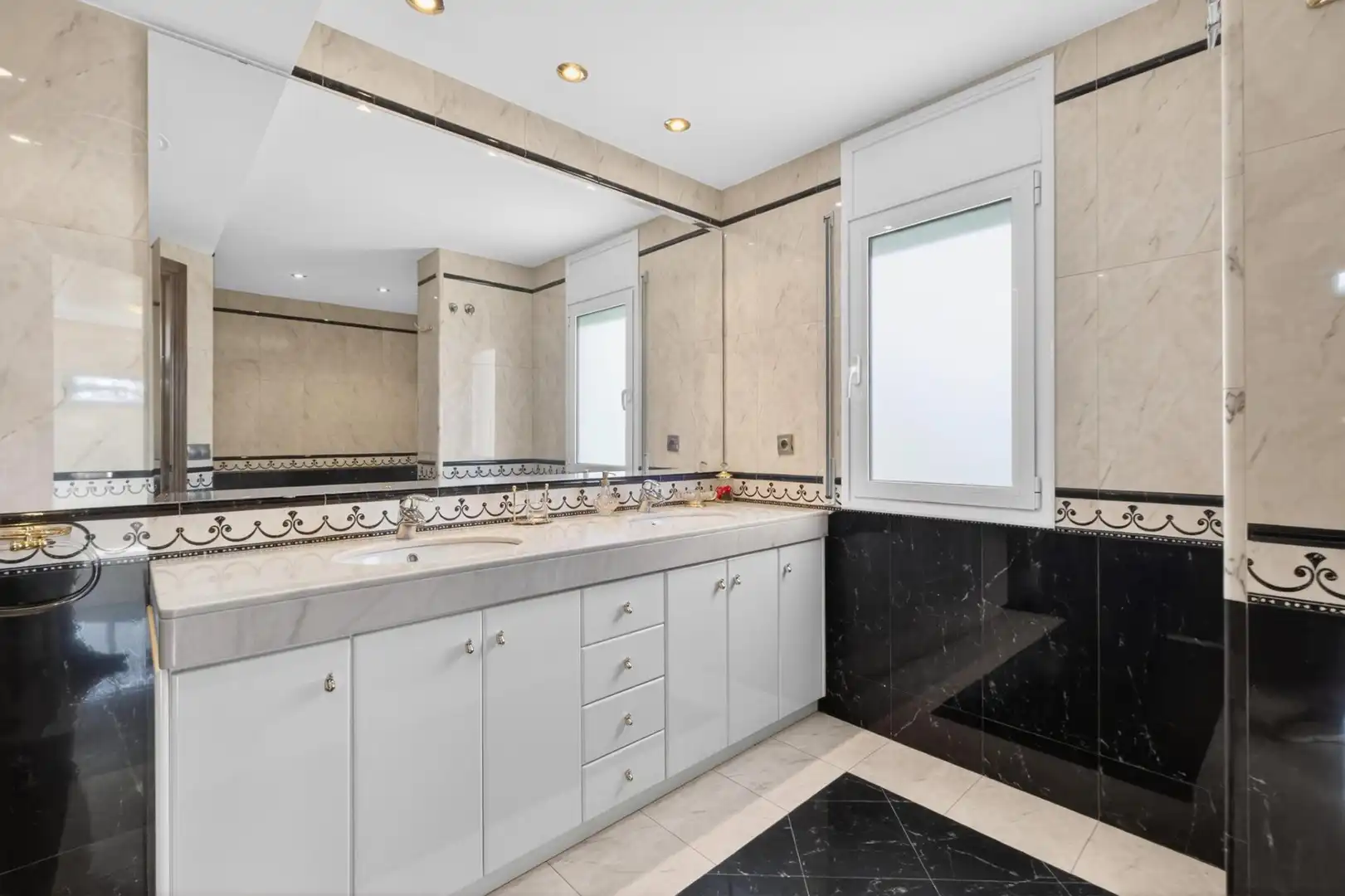Baño de Casa o chalet en venta en Aiguaviva con Aire acondicionado, Calefacción y Jardín privado