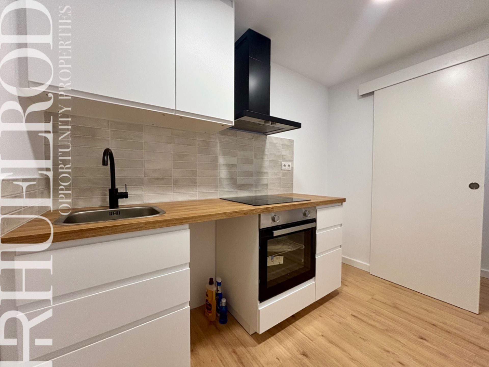 Cuina de Planta baixa en venda en Mataró amb Parquet, Terrassa i Forn