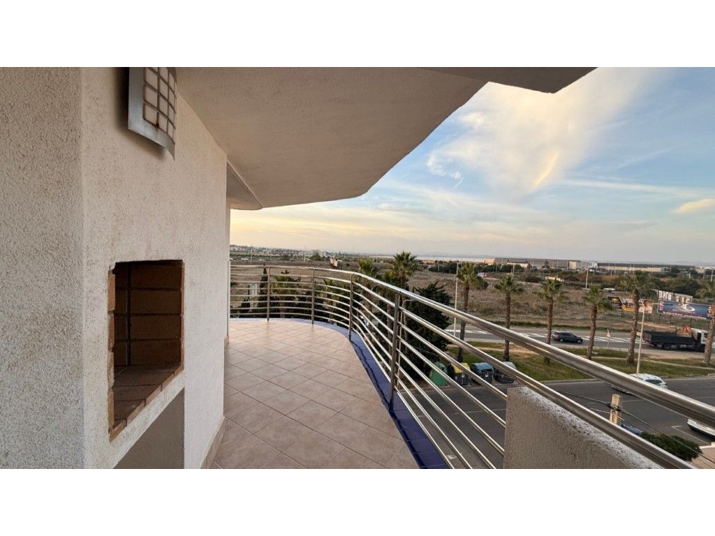 Terraza de Apartamento en venta en Torrevieja con Piscina comunitaria