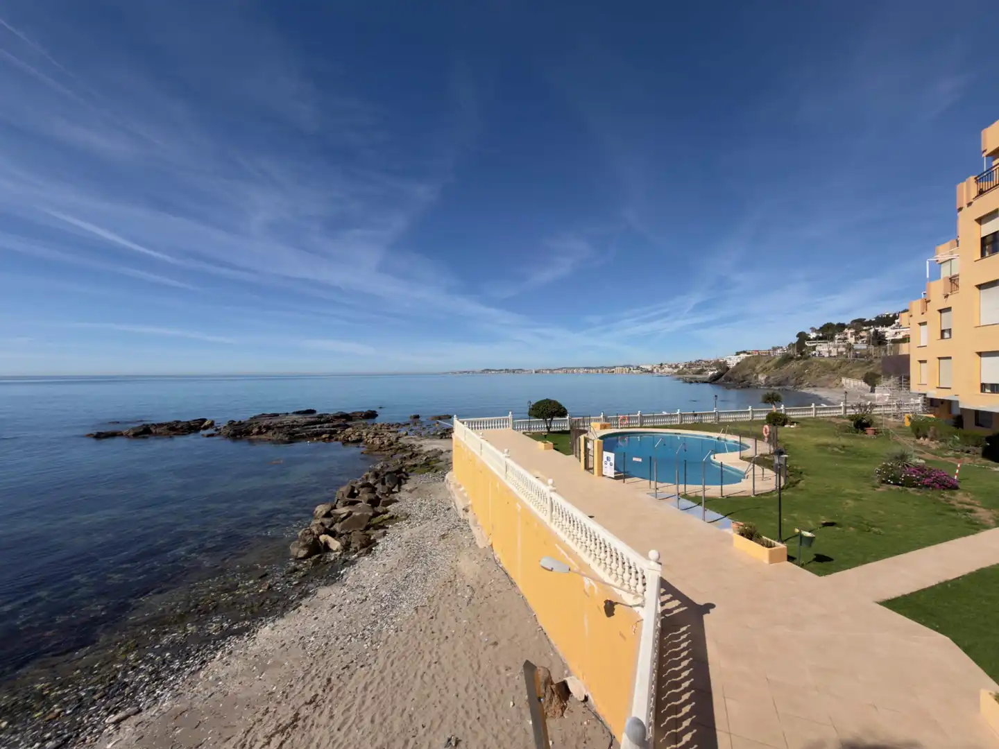Schwimmbecken von Wohnungen zum Verkauf in Benalmádena mit Privatgarten, Terrasse und Abstellraum