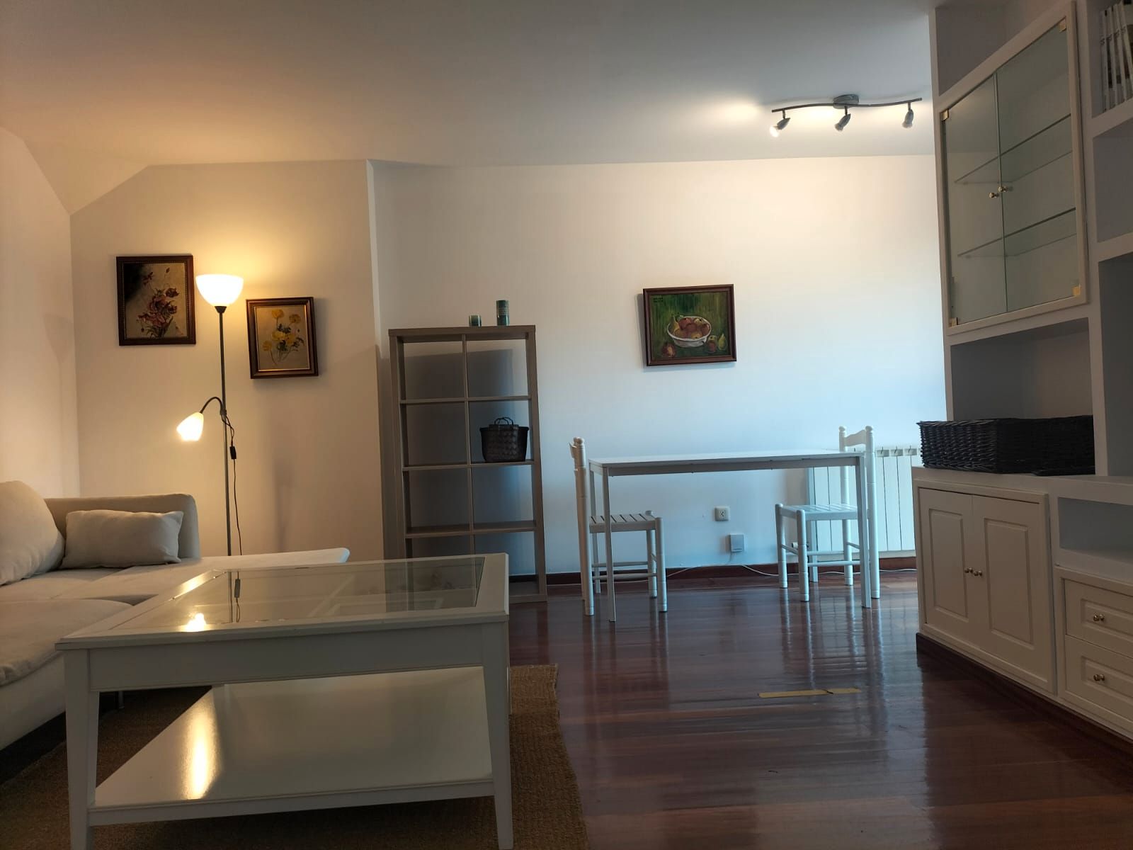 Menjador de Dúplex de lloguer en A Coruña Capital  amb Moblat, Forn i Rentadora