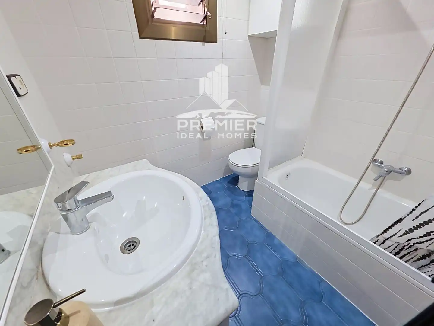 Bathroom of Flat for rent in Petrer  with Terrace and Furnished