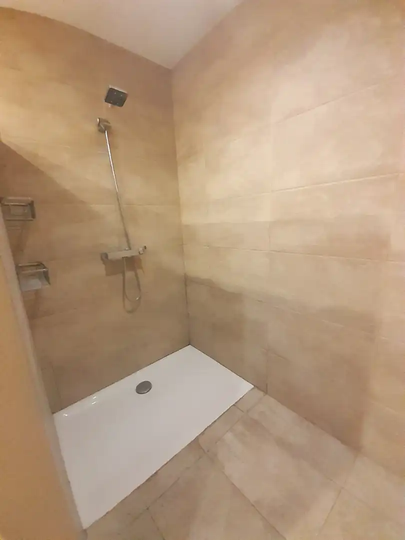 Bany de Pis en venda en Barcelona amb Calefacció, Jardí privat i Parquet
