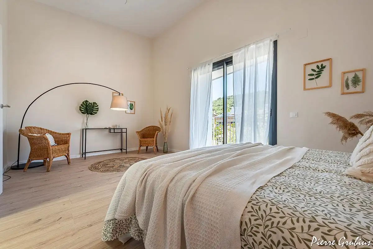 Schlafzimmer von Einfamilien-Reihenhaus zum Verkauf in La Selva del Camp mit Klimaanlage, Heizung und Privatgarten