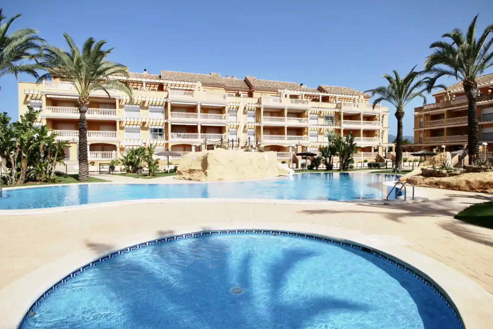 Schwimmbecken von Wohnung zur Miete in Dénia mit Klimaanlage, Schwimmbad und Balkon