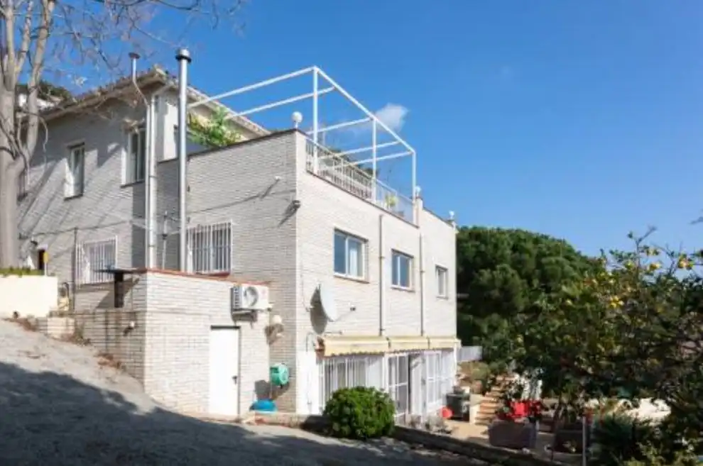 Casa con piscina in vendita a Roca Grossa