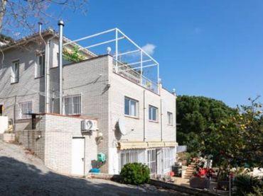 Casa con piscina in vendita a Roca Grossa