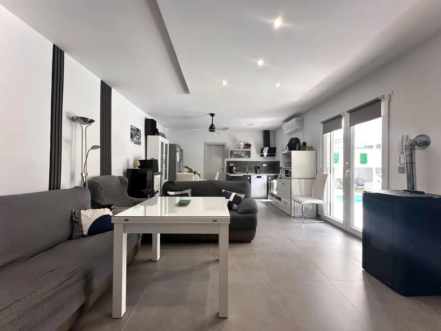 Sala de estar de Casa o chalet en venta en Churriana de la Vega con Aire acondicionado, Calefacción y Jardín privado