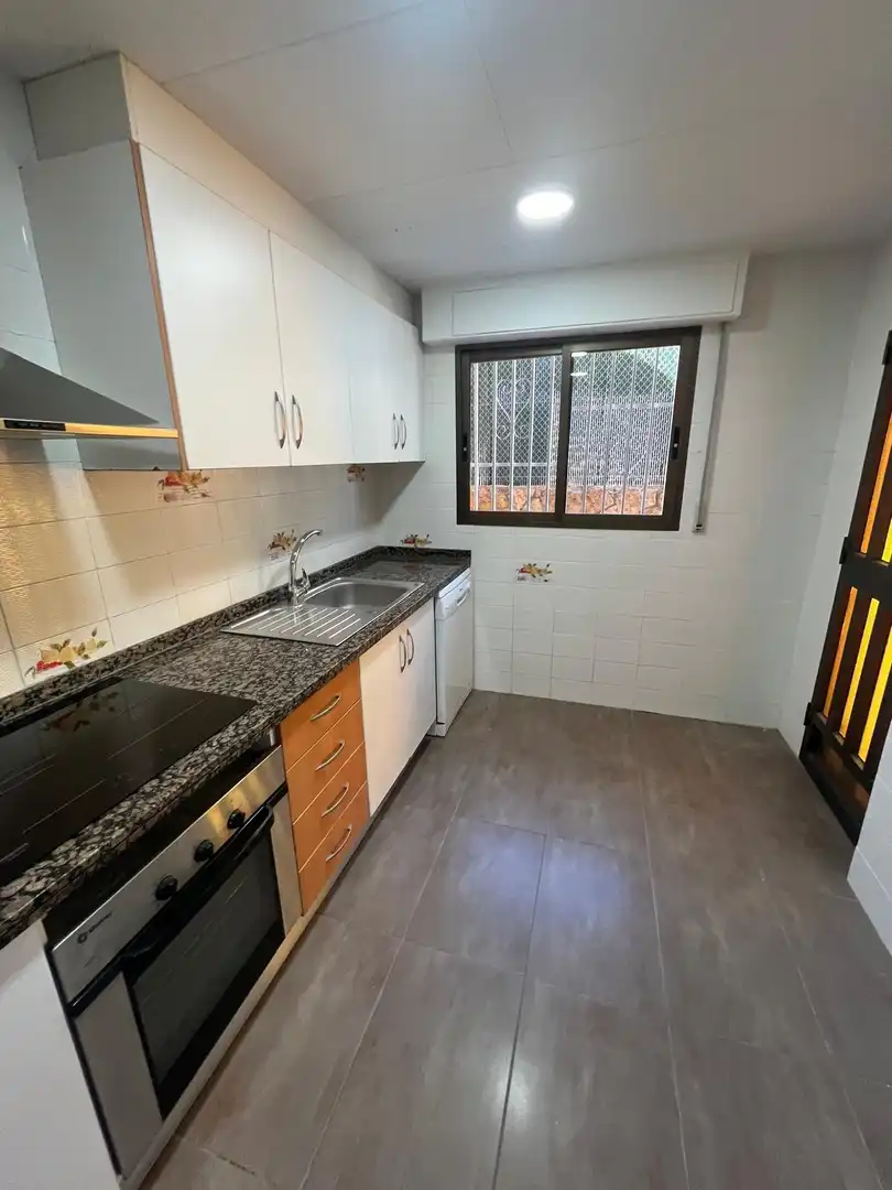 Casa aparellada amb terrassa en venda a Sierra Perenchiza - Cumbres de Calicanto - Sto Domingo, imagen 9