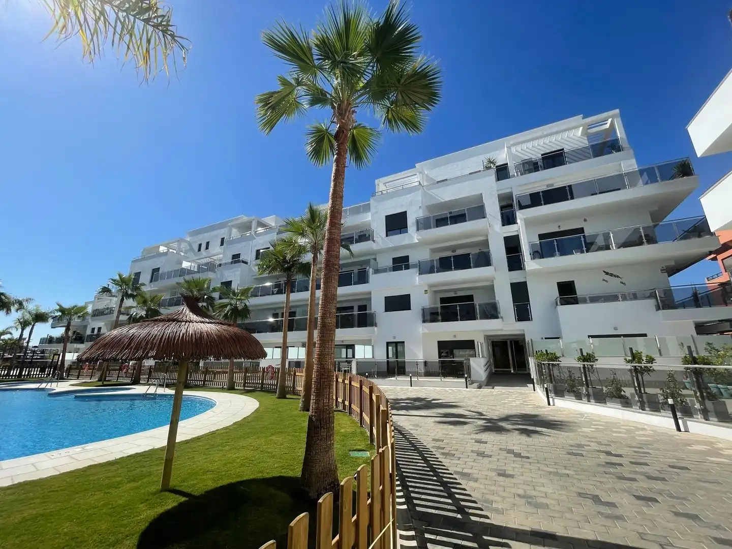 Vista exterior de Pis en venda en Motril amb Terrassa, Traster i Moblat