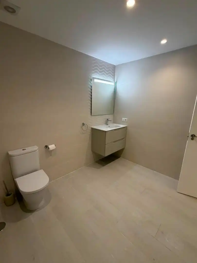 Baño de Dúplex en venta en Torremolinos con Aire acondicionado, Terraza y Amueblado