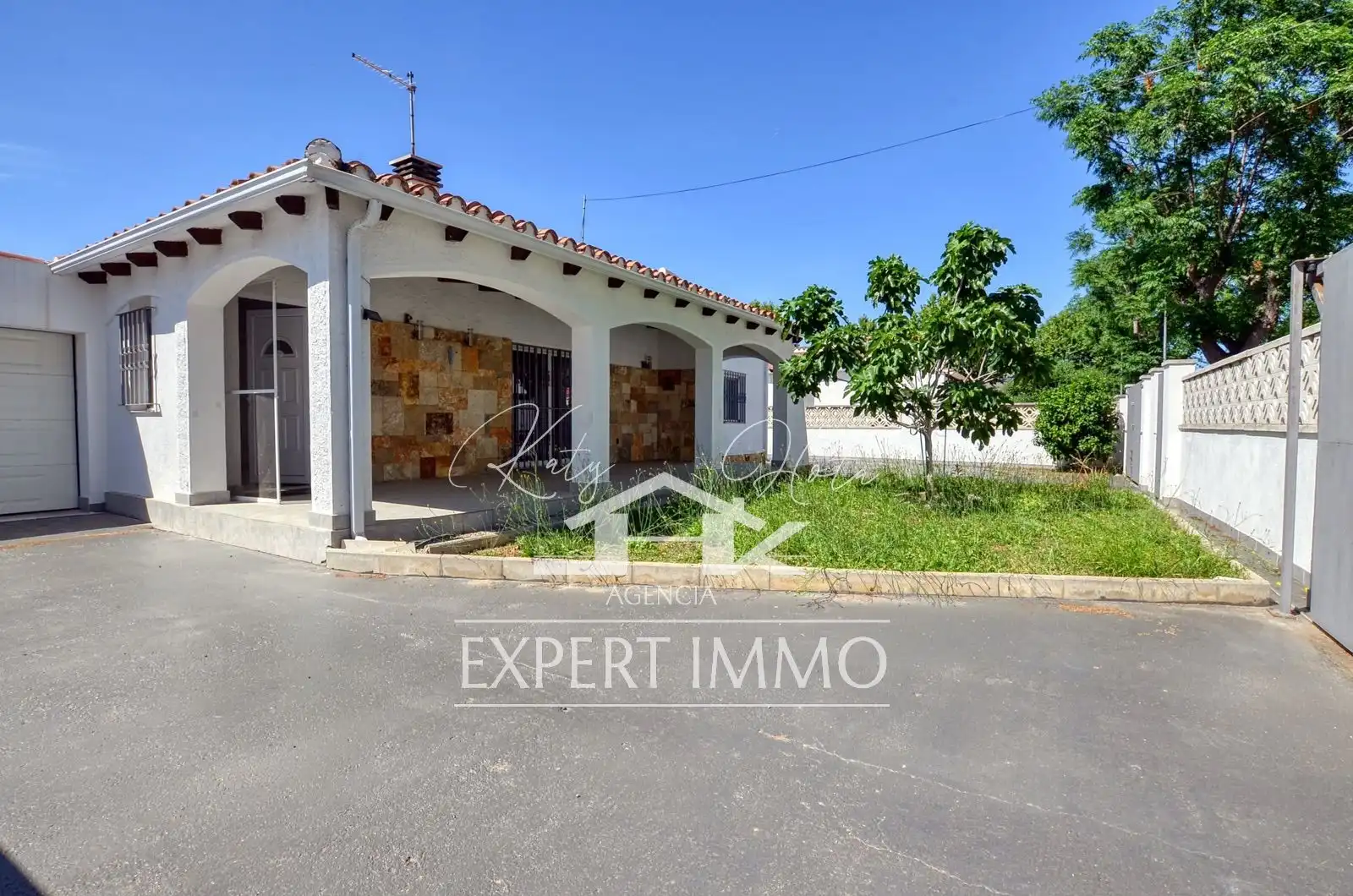 Vista exterior de Casa o chalet en venta en Empuriabrava con Calefacción, Jardín privado y Terraza