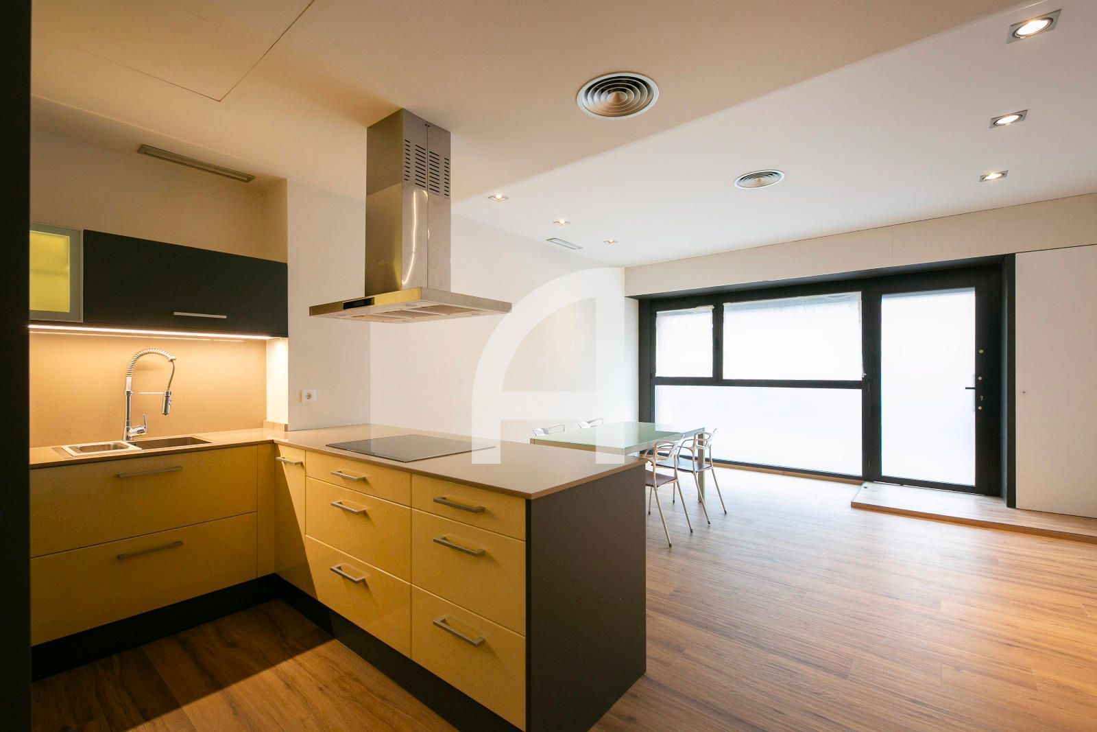 Cocina de Piso en venta en  Barcelona Capital con Aire acondicionado, Calefacción y Parquet