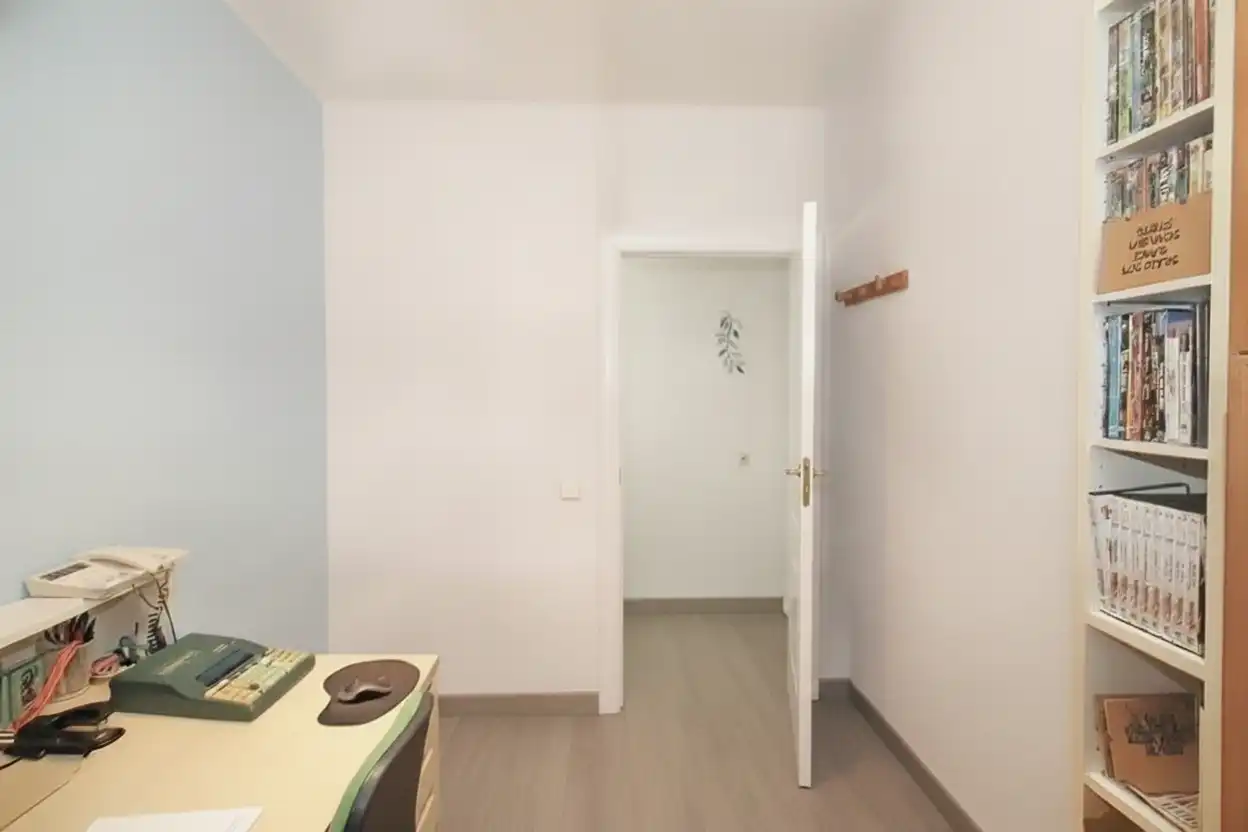 Piso en venta en L'Hospitalet de Llobregat con Calefacción y Balcón