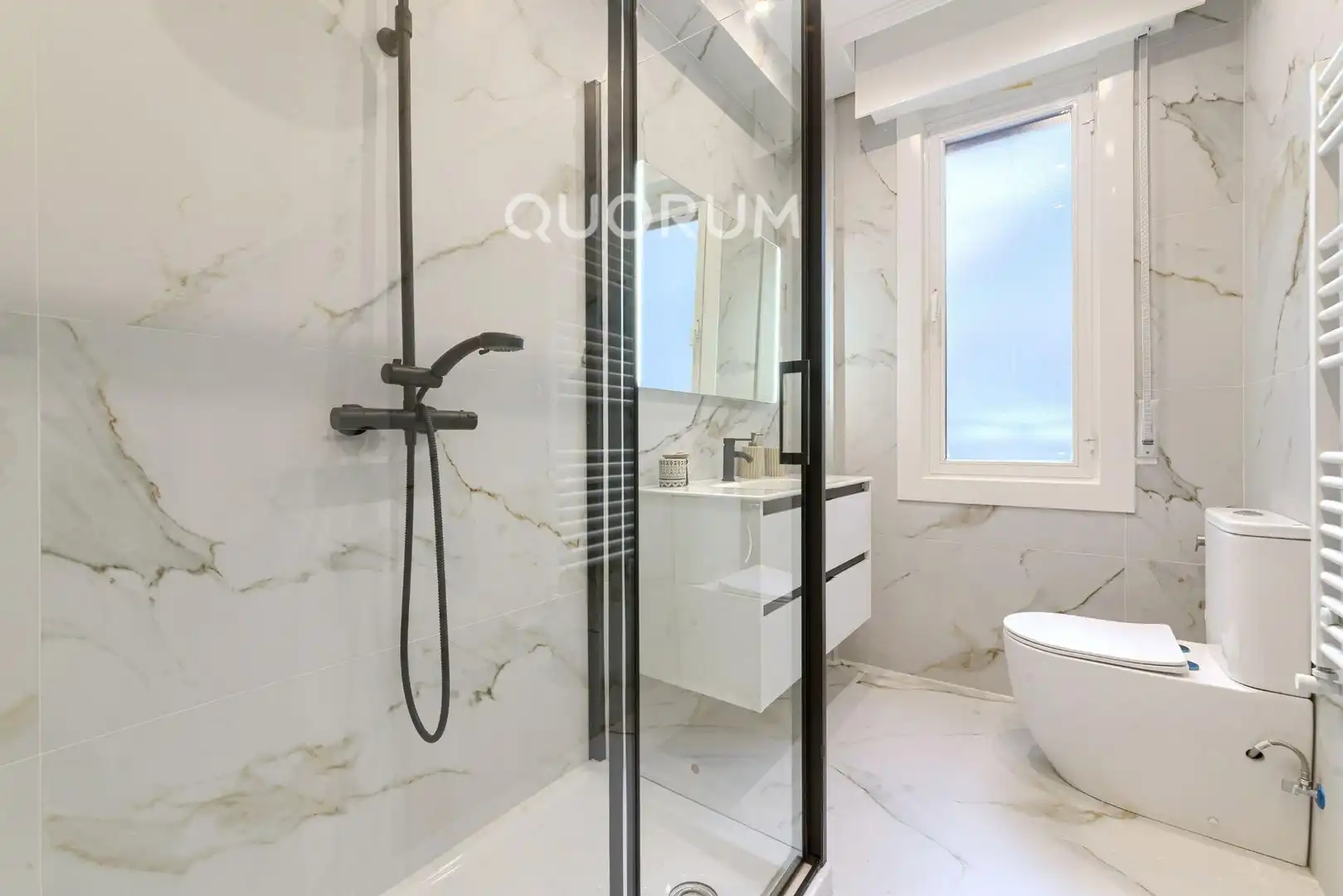 Baño de Piso en venta en Barakaldo  con Calefacción y Balcón
