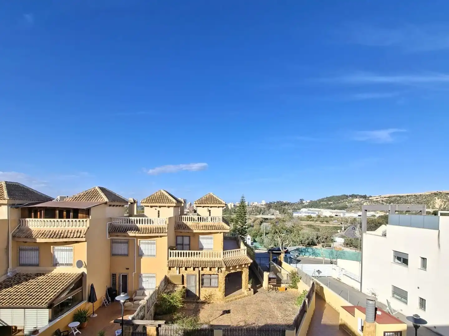 Exterior view of Houses for sale in Guardamar del Segura  with Air Conditioner, Heating and Private garden