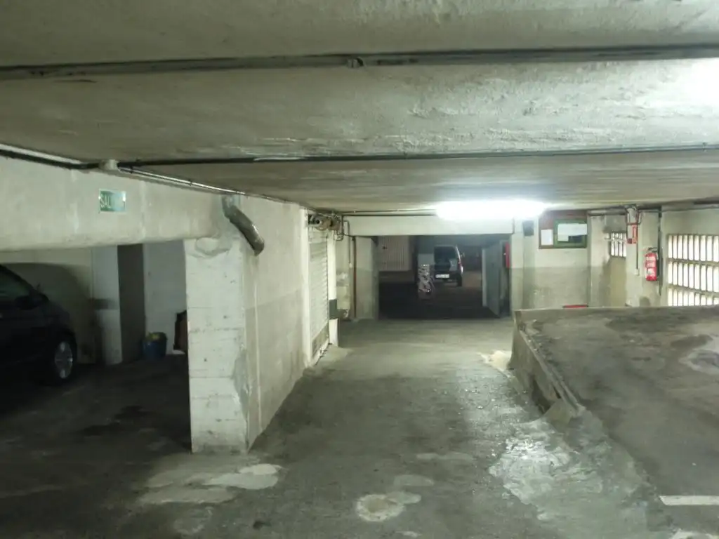 Parkplatz von Garage zum Verkauf in Basauri 