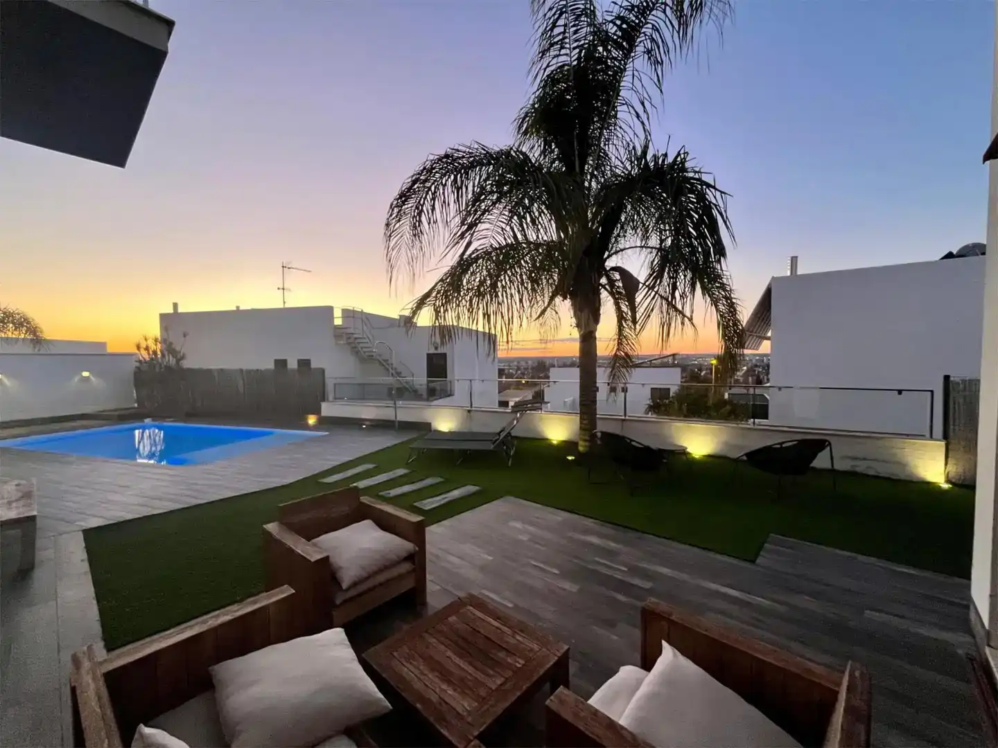 Terrassa de Casa o xalet en venda en Montequinto amb Aire condicionat, Piscina i Balcó