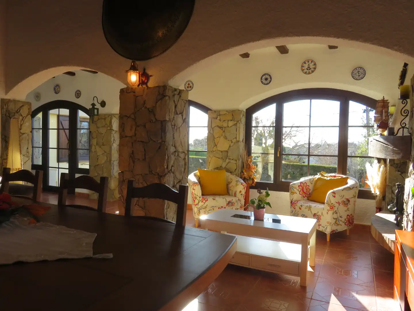 Sala de estar de Casa adosada en venta en L'Estartit con Aire acondicionado, Calefacción y Jardín privado