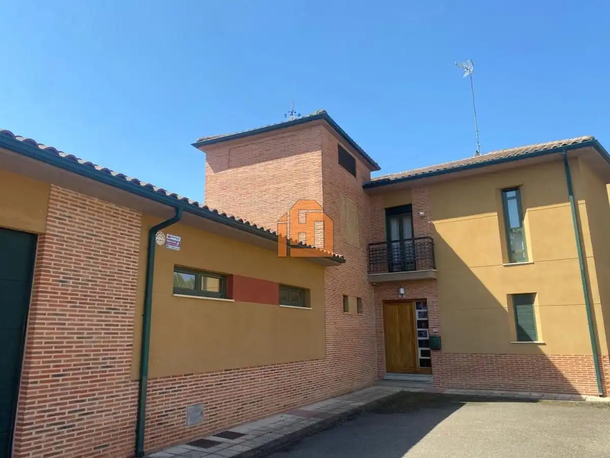 Xalet amb terrassa en venda a Calle Medio