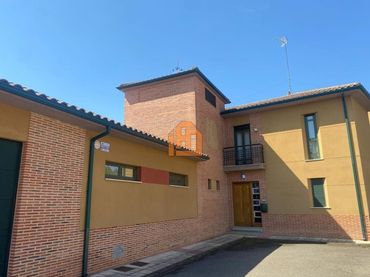 Xalet amb balcó en venda a Calle Medio