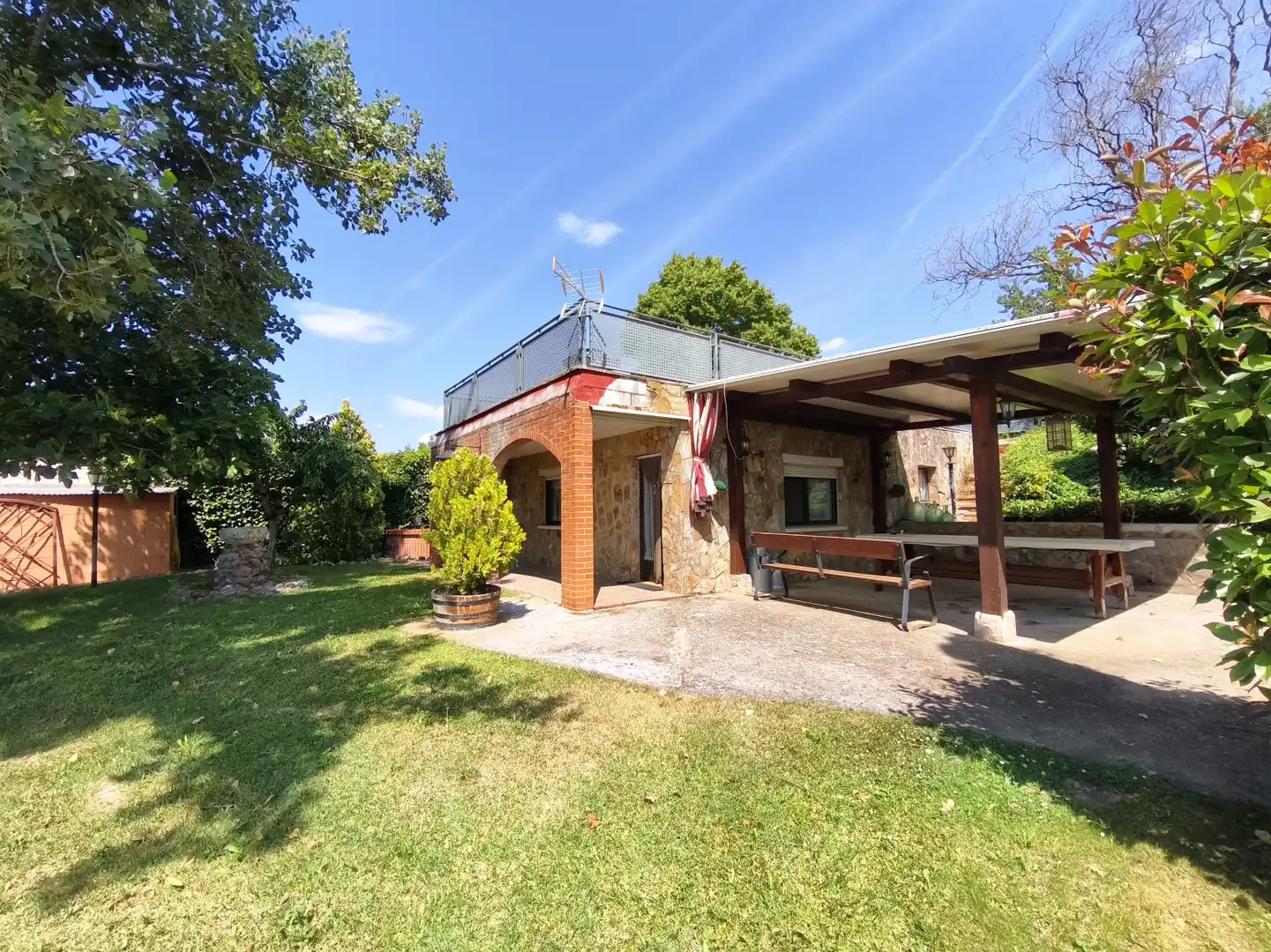Vista exterior de Casa o xalet en venda en Villamediana de Iregua amb Calefacció