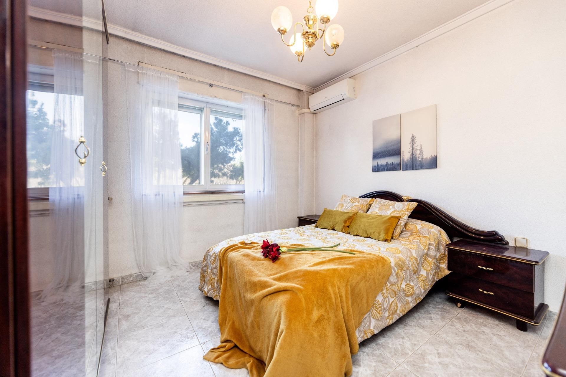Bedroom of Flat for sale in  Madrid Capital  with Air Conditioner