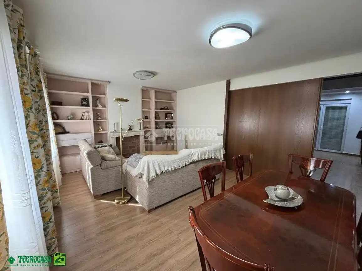 Sala d'estar de Casa adosada en venda en Bolaños de Calatrava amb Terrassa