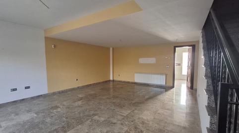 Foto 5 de Casa adosada en venta en Calle Fuenterrobles, Requena, Valencia
