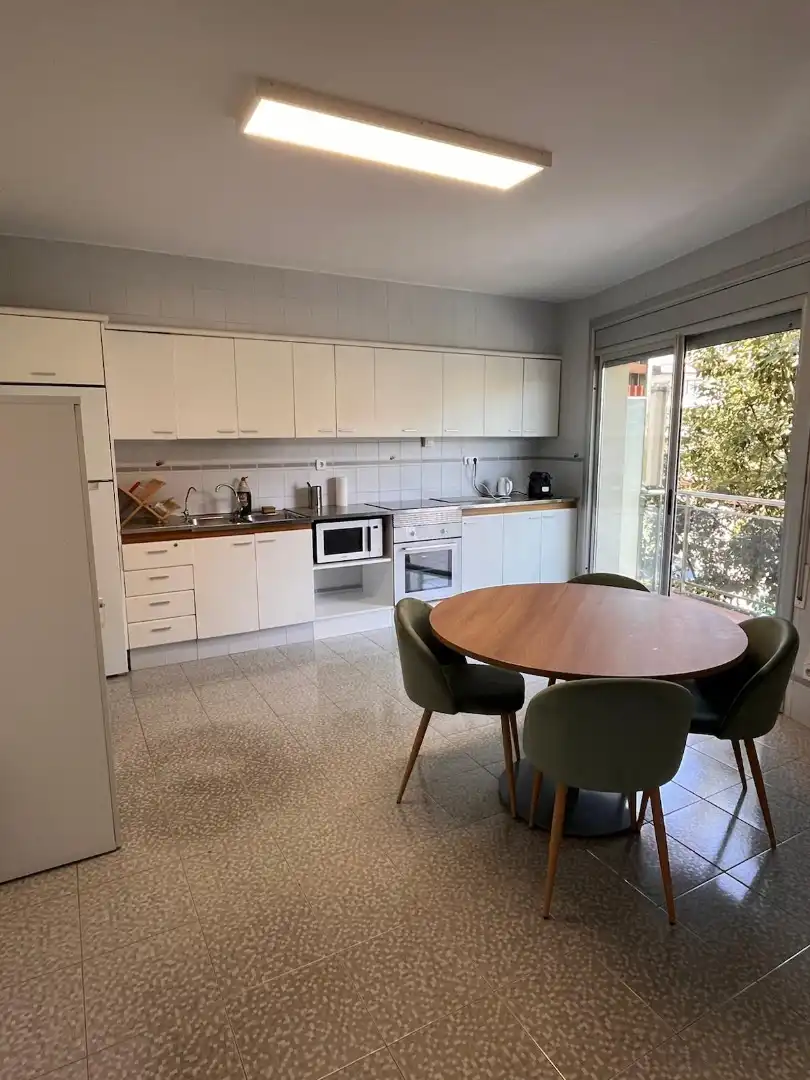 Küche von Büro zur Miete in Berga mit Klimaanlage, Heizung und Terrasse