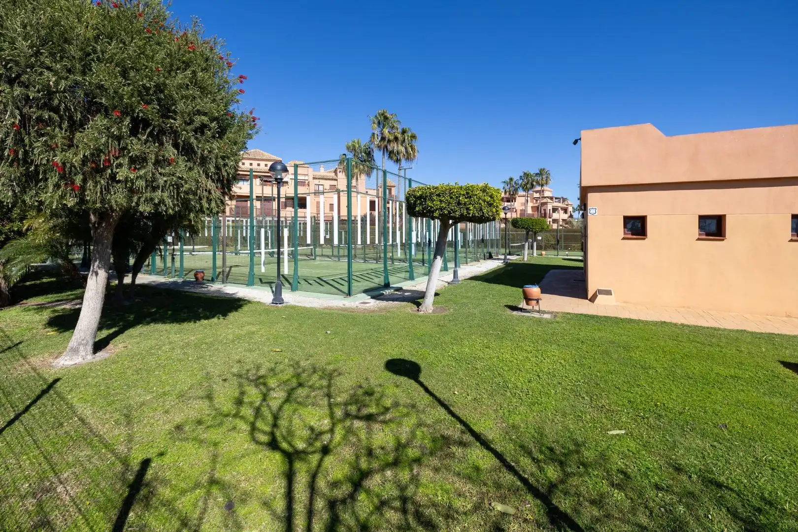 Garten von Dachboden zum Verkauf in Motril mit Klimaanlage, Terrasse und Abstellraum
