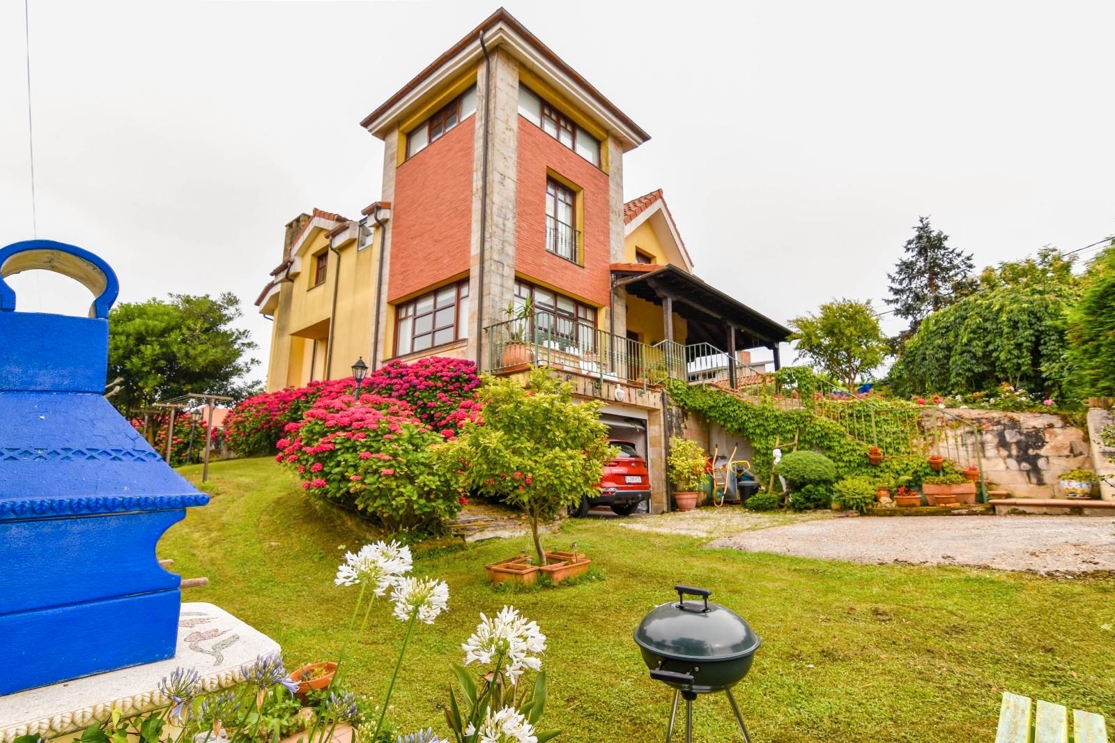 Vista exterior de Casa o xalet en venda en Piélagos amb Calefacció, Jardí privat i Traster