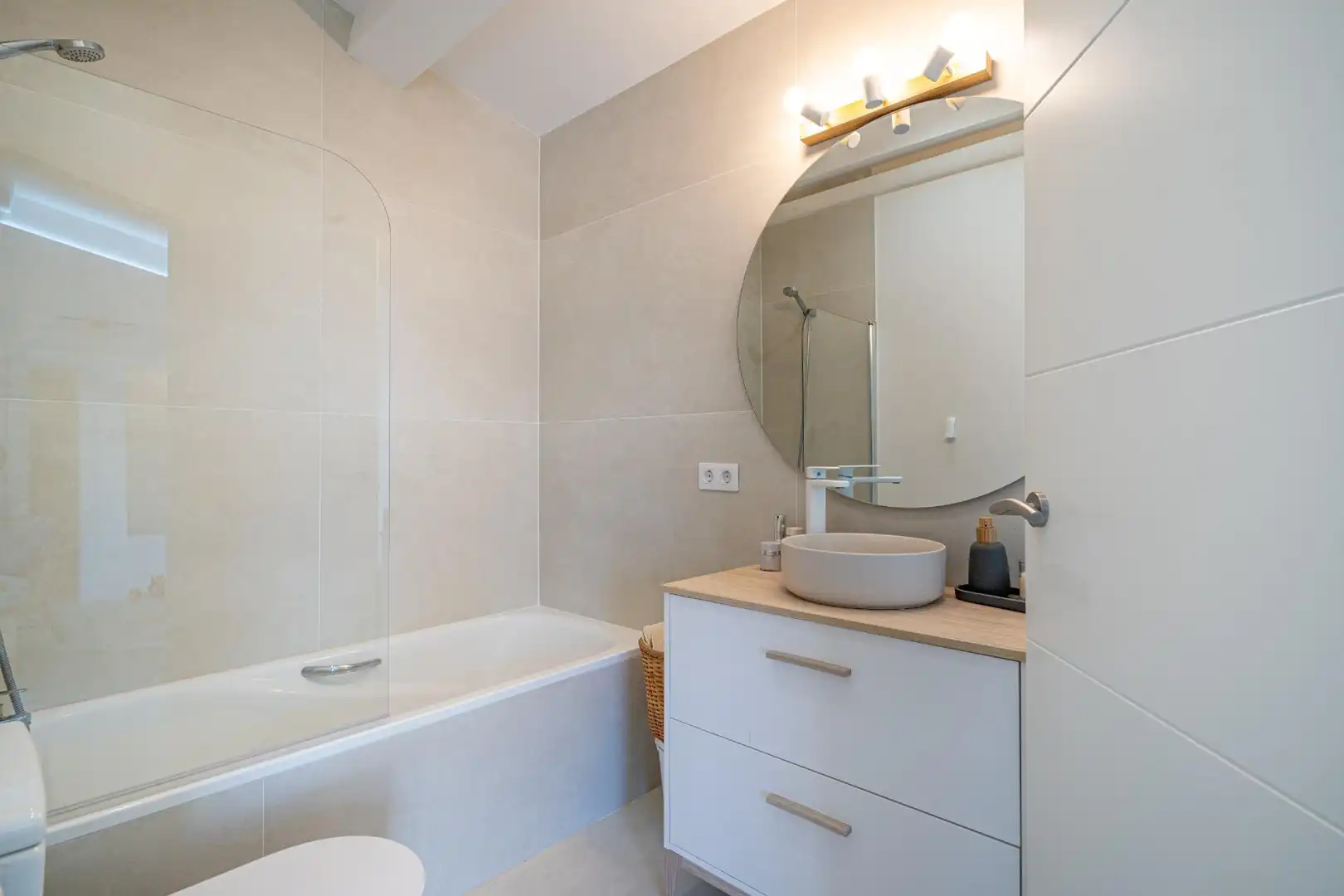 Bathroom of Houses for sale in  Palma de Mallorca  with Air Conditioner, Heating and Private garden