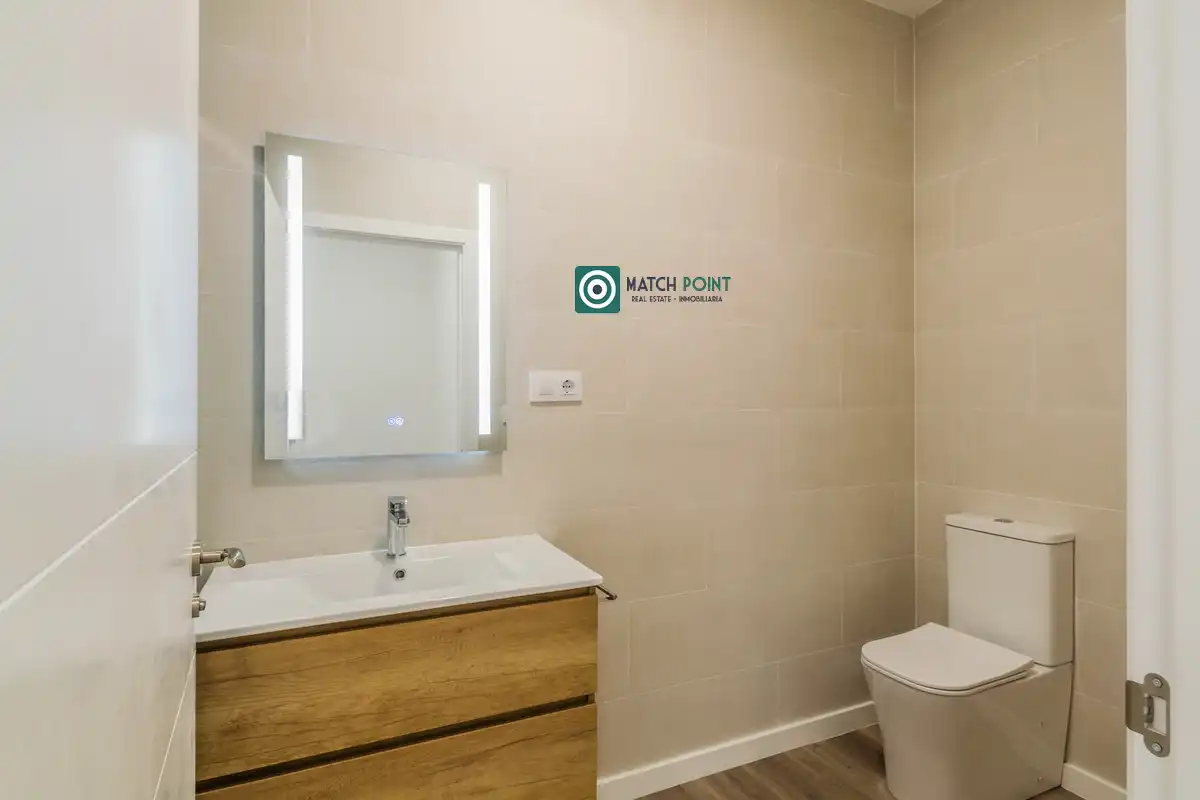 Bathroom of Flat for sale in Almuñécar  with Air Conditioner