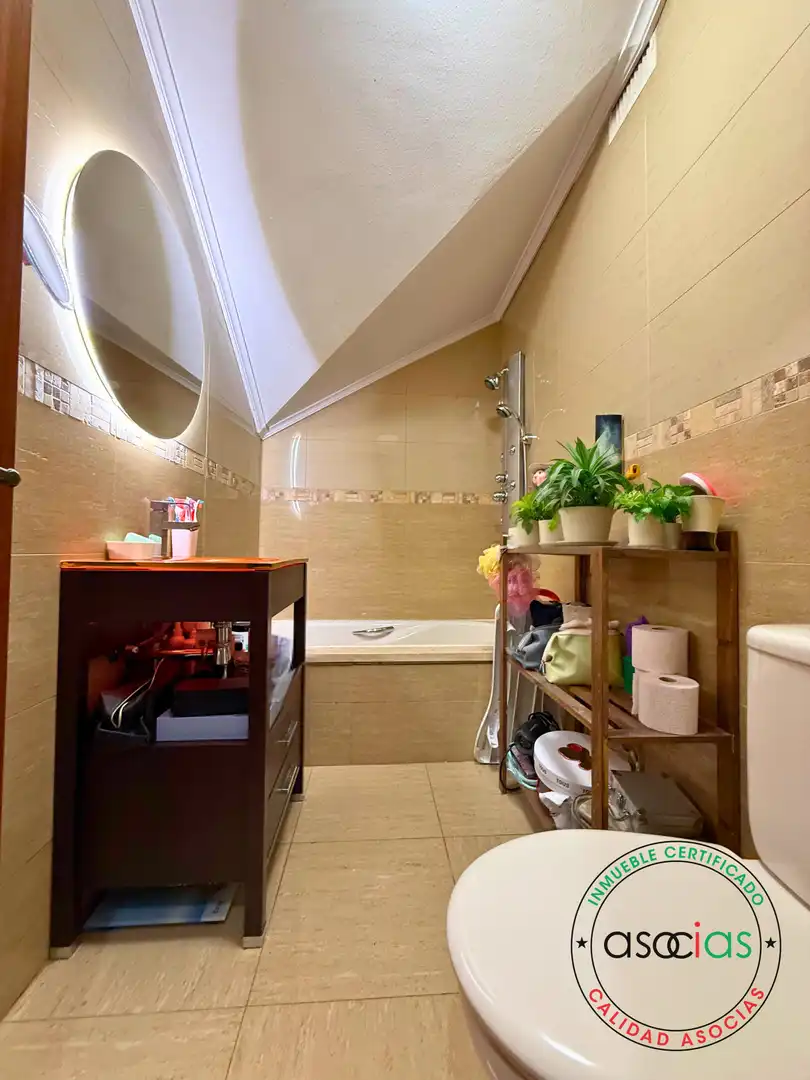 Baño de Ático en venta en Langreo con Calefacción, Parquet y Terraza
