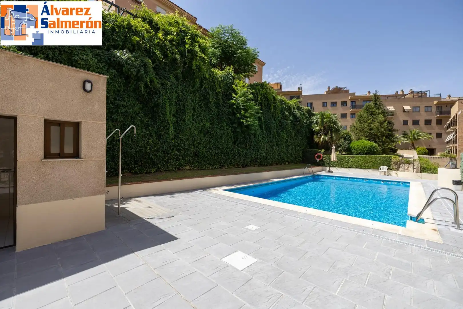 Piscina de Piso en venta en Granada