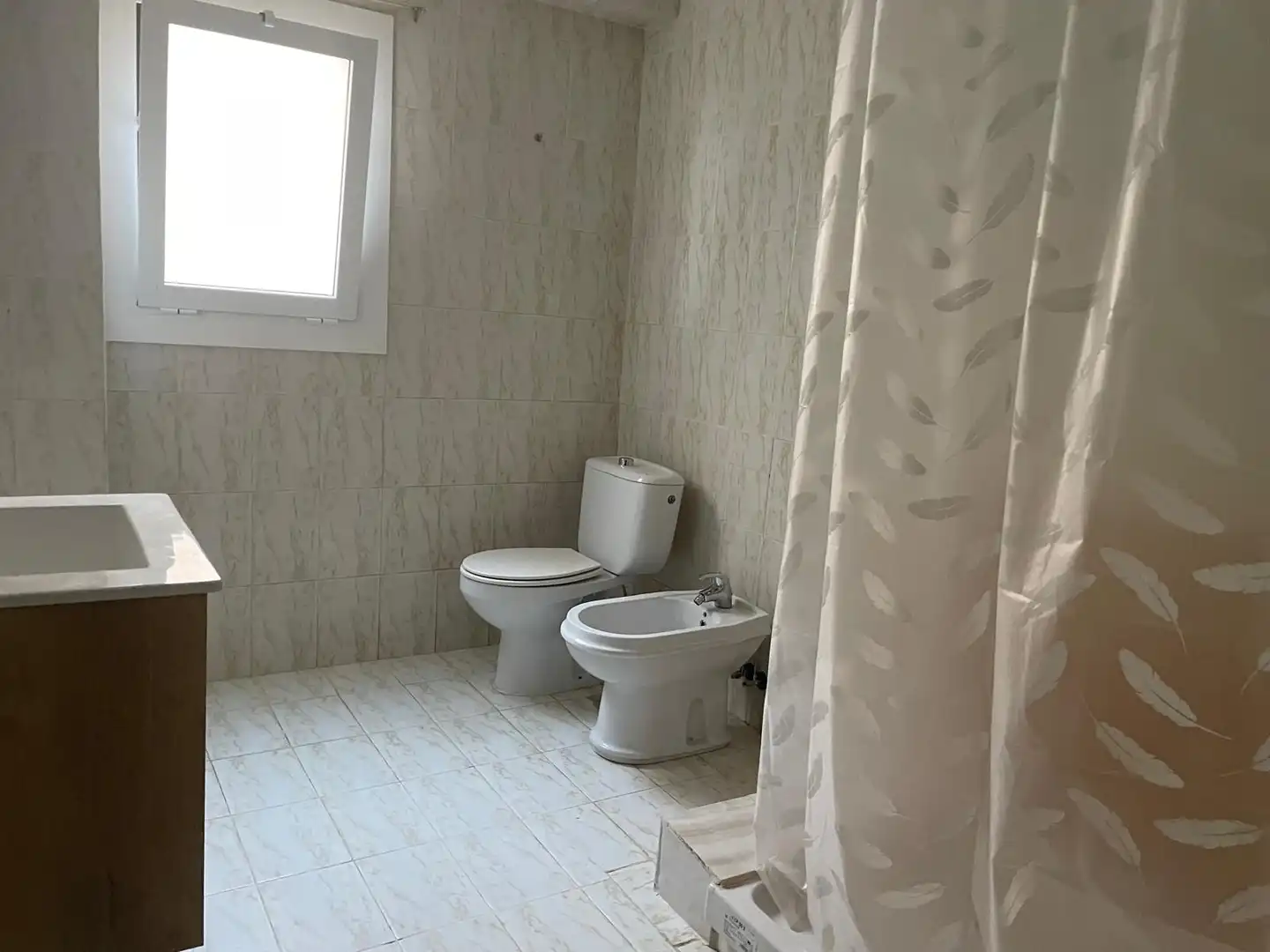 Bathroom of Flat for rent in Almansa