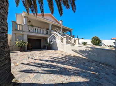 Villa avec balcon à vendre à Área Rural